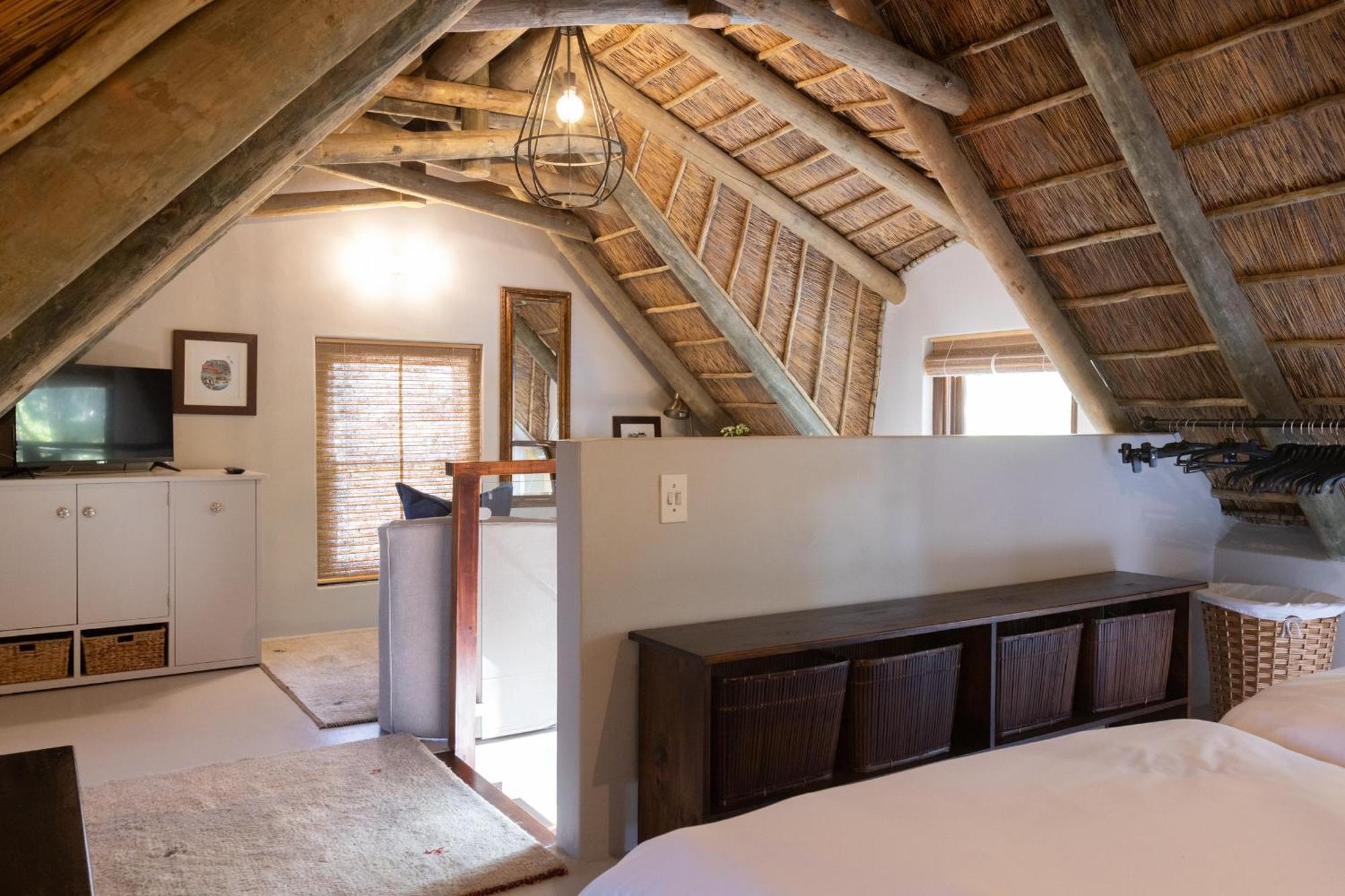 Serene, Thatched Apartment In Noordhoek, ケープタウン エクステリア 写真