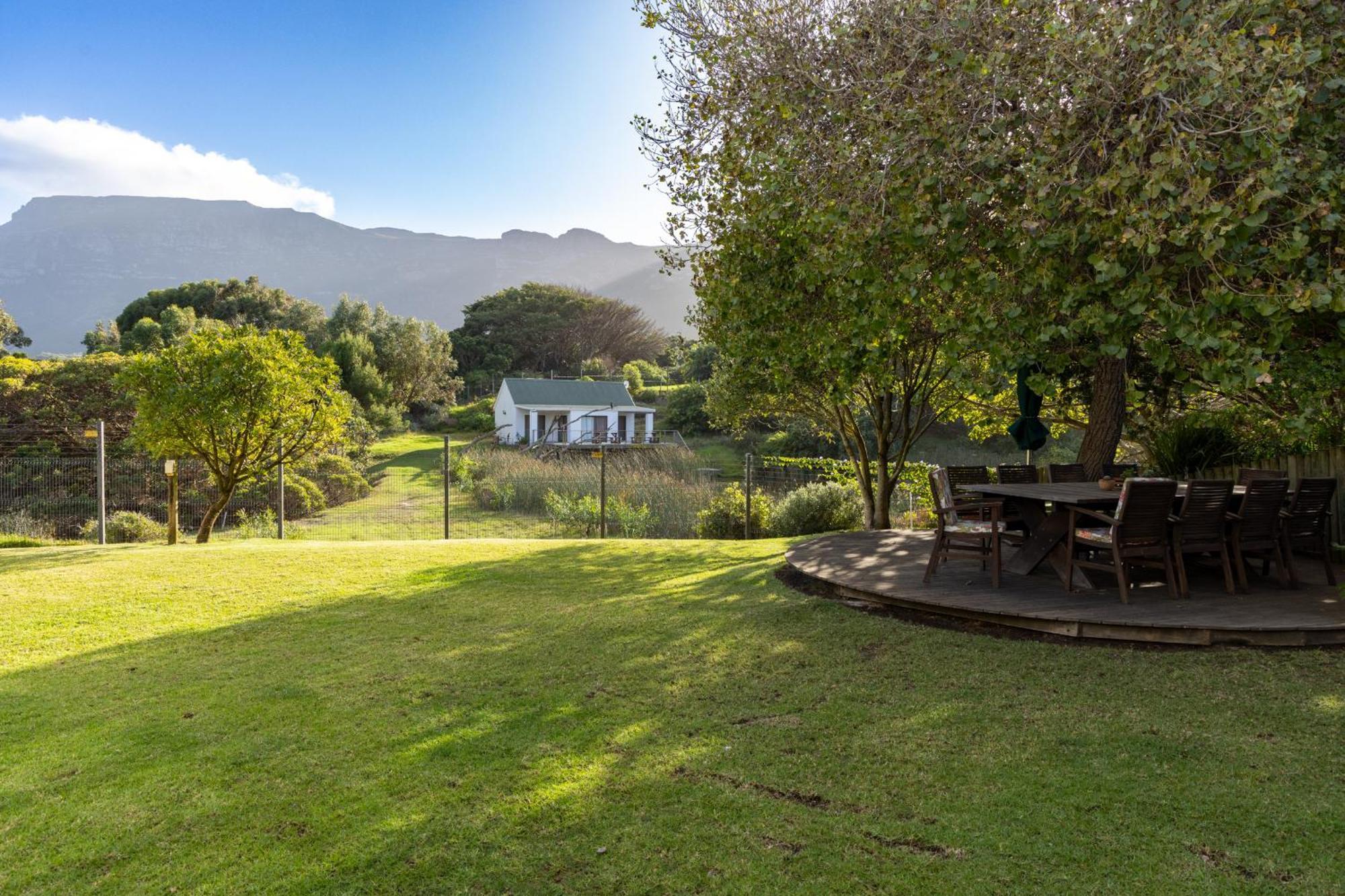 Serene, Thatched Apartment In Noordhoek, ケープタウン エクステリア 写真
